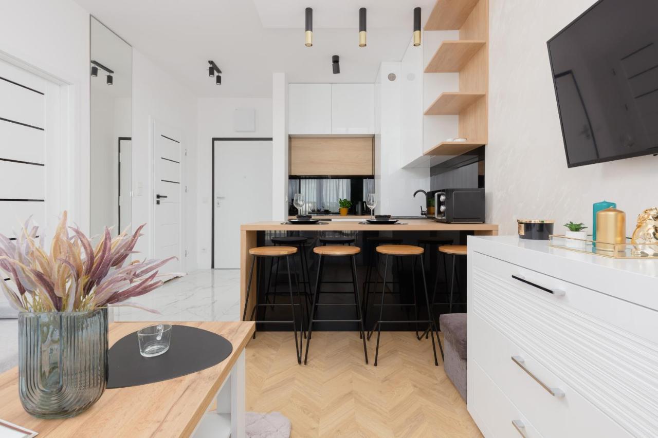 Warsaw Kotsisa Apartments With Parking By Noclegi Renters Exteriör bild