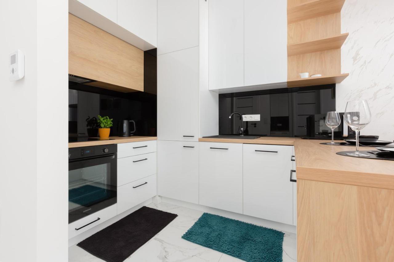 Warsaw Kotsisa Apartments With Parking By Noclegi Renters Exteriör bild