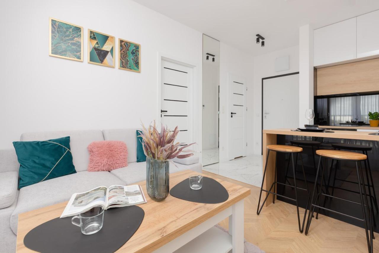 Warsaw Kotsisa Apartments With Parking By Noclegi Renters Exteriör bild