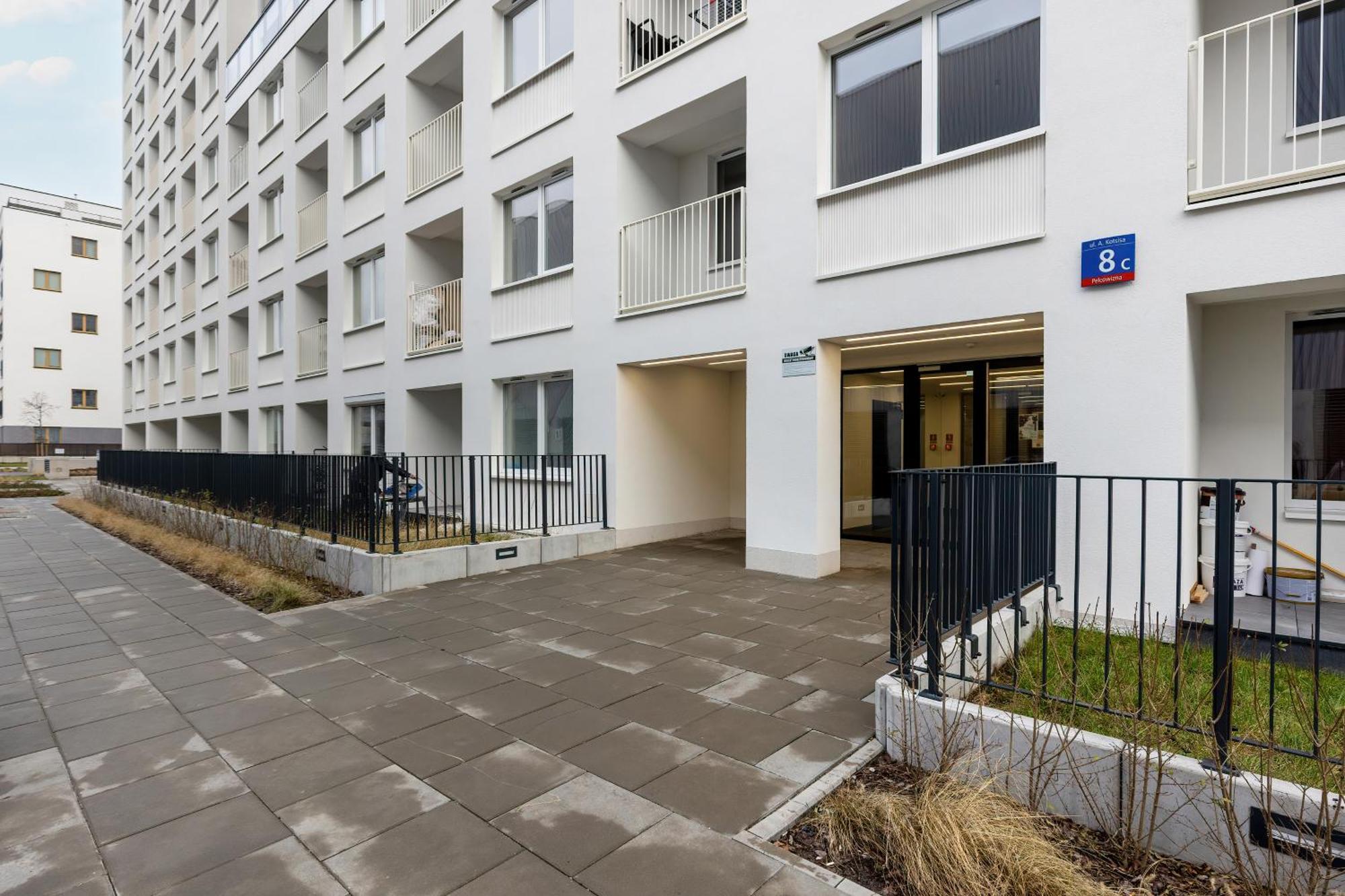 Warsaw Kotsisa Apartments With Parking By Noclegi Renters Exteriör bild